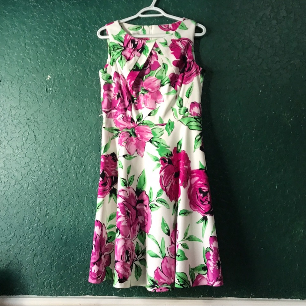 Dressbarn Floral Knee Length Dress